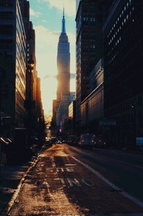 夕阳下的纽约城市街道