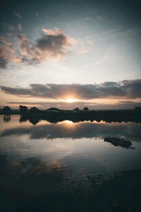 湖畔日落美景