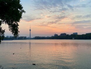湖畔绝美日落风景