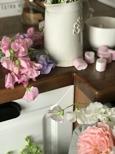 精致花卉摆件装点家居