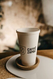 简约风白色咖啡杯特写