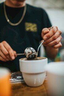 手工冲泡咖啡的精彩瞬间