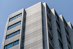 现代风格高层办公楼外观