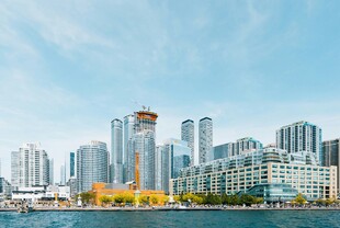 现代都市滨水高楼景观