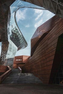 现代风格独特建筑外观