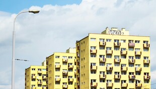 黄色多层居民楼外观