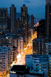 夜幕下的城市繁华景象