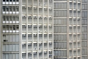 高楼外立面的空调外机