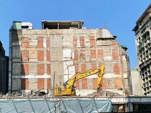 城市建筑拆除现场画面