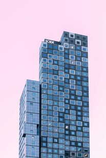 现代高楼建筑外观特写