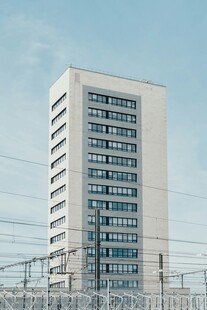 现代高层办公楼外观