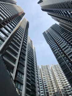 仰视林立高楼
