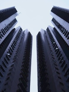 高楼耸立的城市天际线