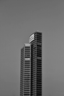 现代高楼建筑外观特写