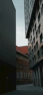 城市建筑间的狭窄街道