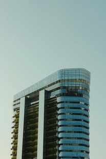 现代弧形摩天大楼外观