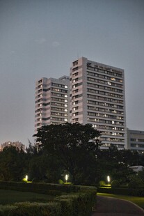 黄昏下的高层住宅景观