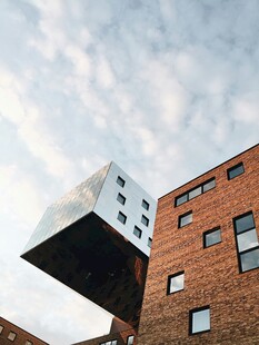 独特悬空建筑外观