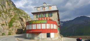 山间独特建筑