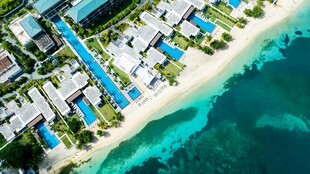 俯瞰海滨度假酒店美景