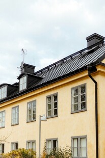 北欧风格黄色多层建筑