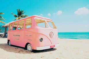 粉色沙滩餐车 浪漫海滨风情
