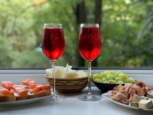 户外美酒佳肴惬意时光
