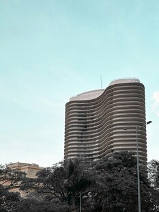 独特造型的高层建筑物
