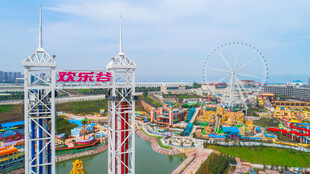 欢乐缤纷的大型游乐园景观