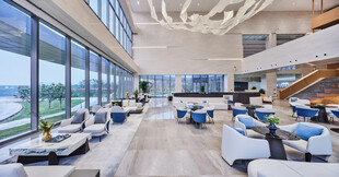 现代宽敞的开放式室内空间