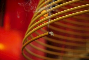 盘香特写 袅袅青烟弥漫