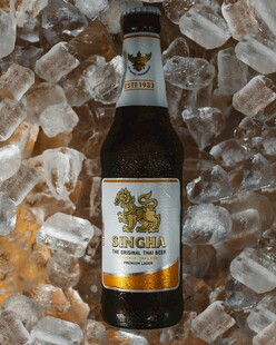 冰块中的精酿啤酒