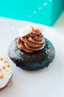 美味巧克力裱花小蛋糕