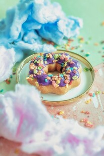 多彩糖霜饼干摆拍画面