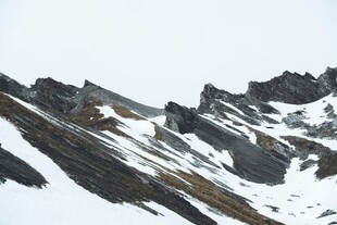 雪山峻岭壮丽风光