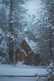 雪林中的温馨小木屋