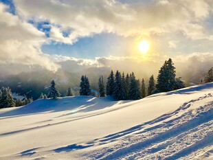 冬日雪山暖阳美景
