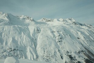 壮丽雪山景观