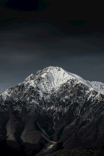 巍峨雪山壮丽景致
