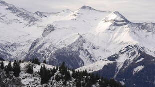雪山壮丽景致