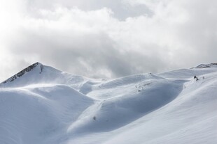 壮丽雪山景观