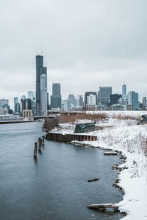 冬日城市河畔雪景风光