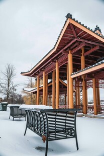雪覆中式亭台座椅景观