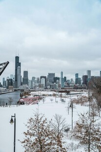 雪后城市天际线景观