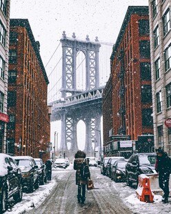 雪后城市街道与桥梁景观