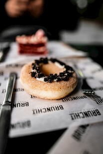 美味巧克力装饰甜甜圈