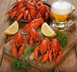 美味小龙虾配清爽啤酒