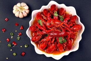 美味小龙虾摆盘诱人