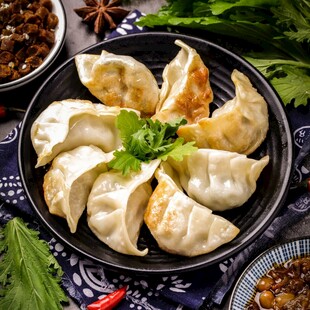 美味饺子摆盘精致诱人