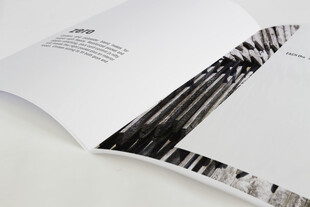 画册内页设计智能贴图样机